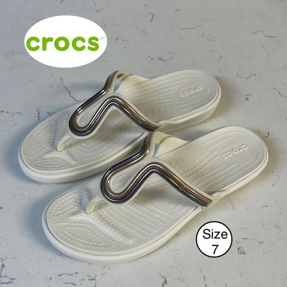 Crocs Sanrah Metal Block Flat Flip Rose Gold / Oyster Croslite Size 7